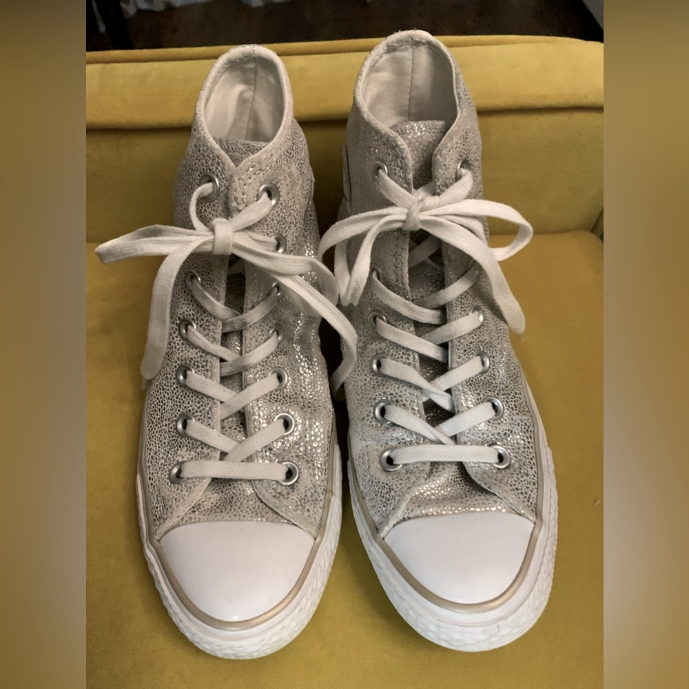 Converse all star women’s gold high tops. Size 7.